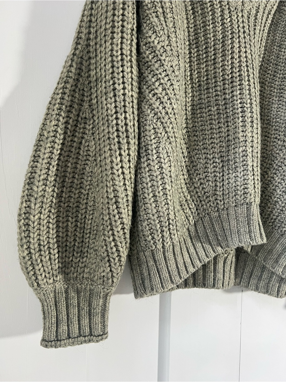American Eagle Outfitters Olive Green V-Neck Chunky Knit Sweater - Picture 3 of 4